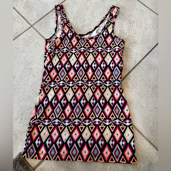 No Boundaries Geometric Patterned women’s top - Picture 1 of 4